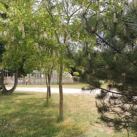 مكان تخييم 4 Personnes Maxi Confort Location En Chazemais